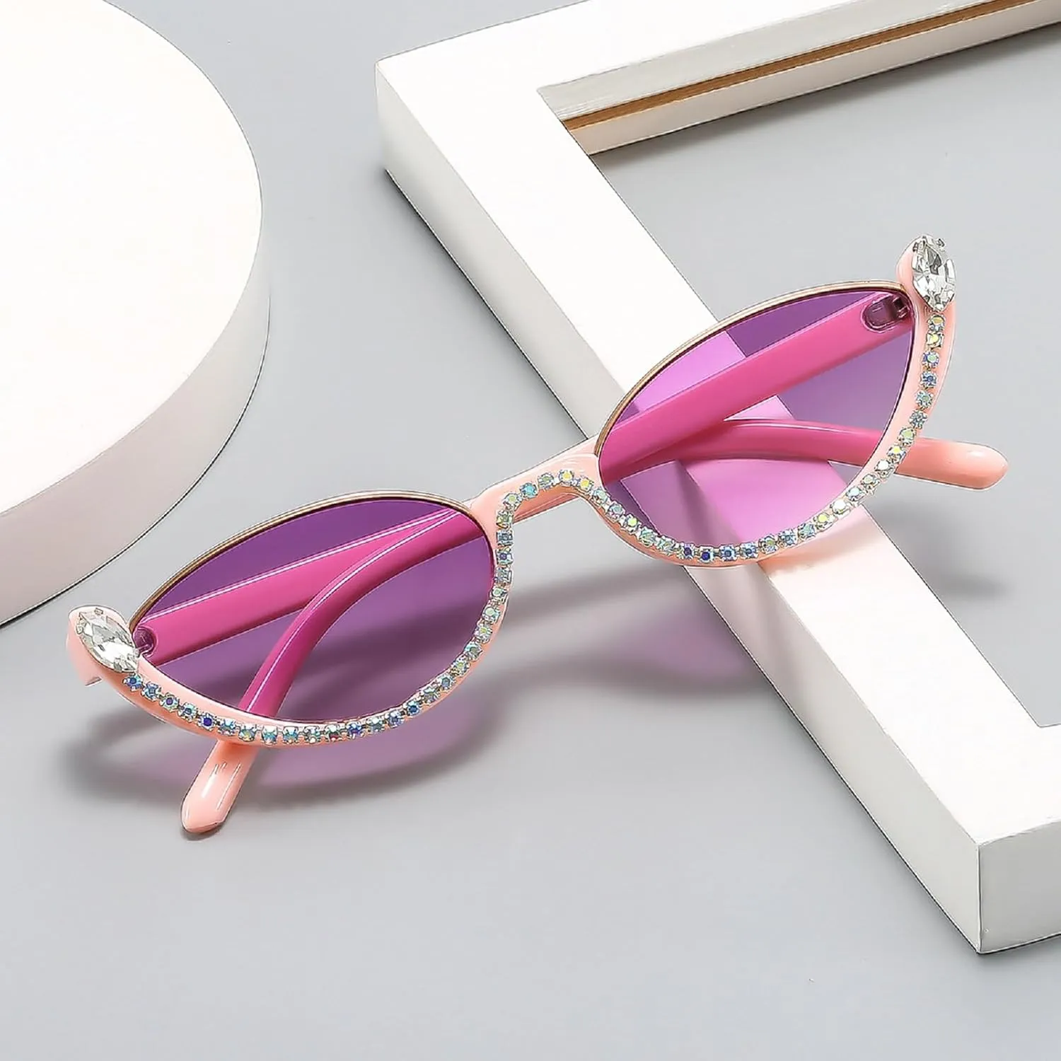 Fashion bling Rhinestone Cat Eye Sunglasses for Women Retro Narrow Cat-eye Diamond Sun Glasses Vintage Style Tinted Lens