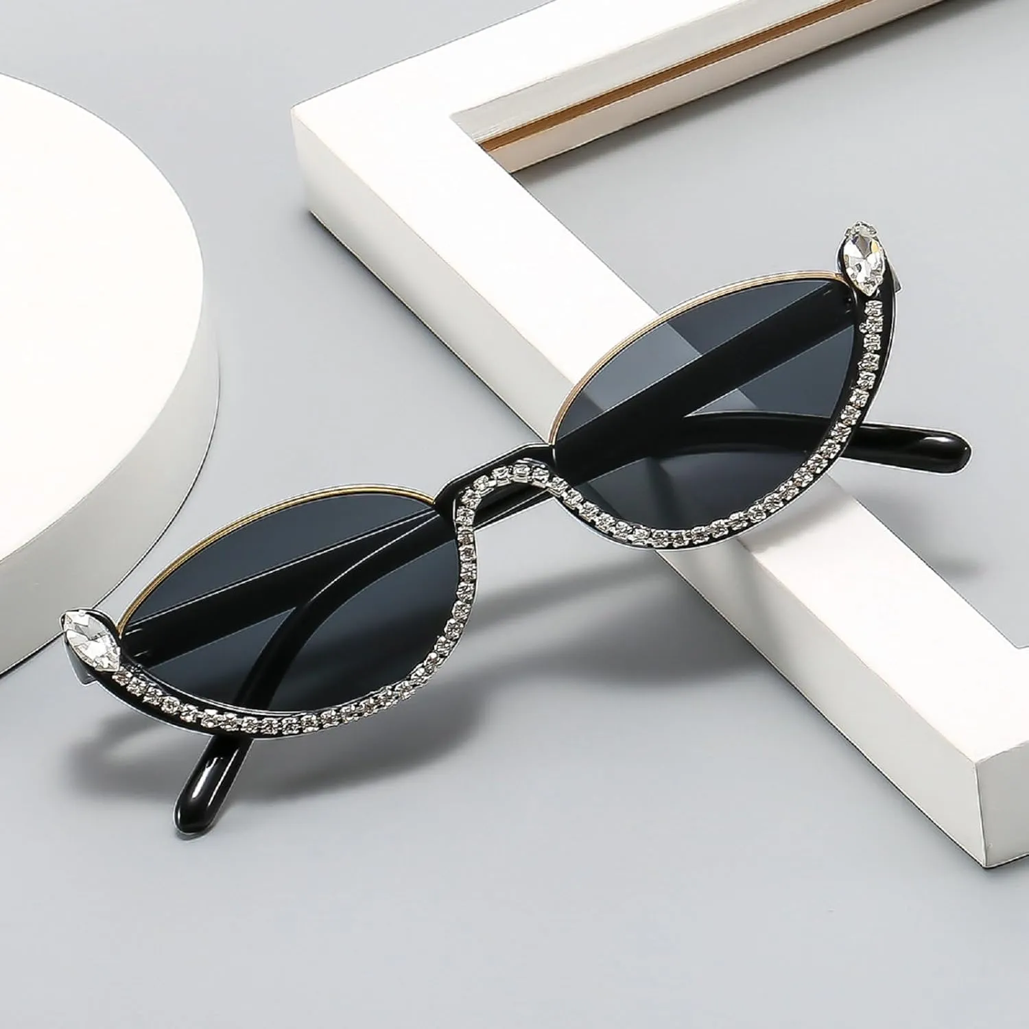 Fashion bling Rhinestone Cat Eye Sunglasses for Women Retro Narrow Cat-eye Diamond Sun Glasses Vintage Style Tinted Lens
