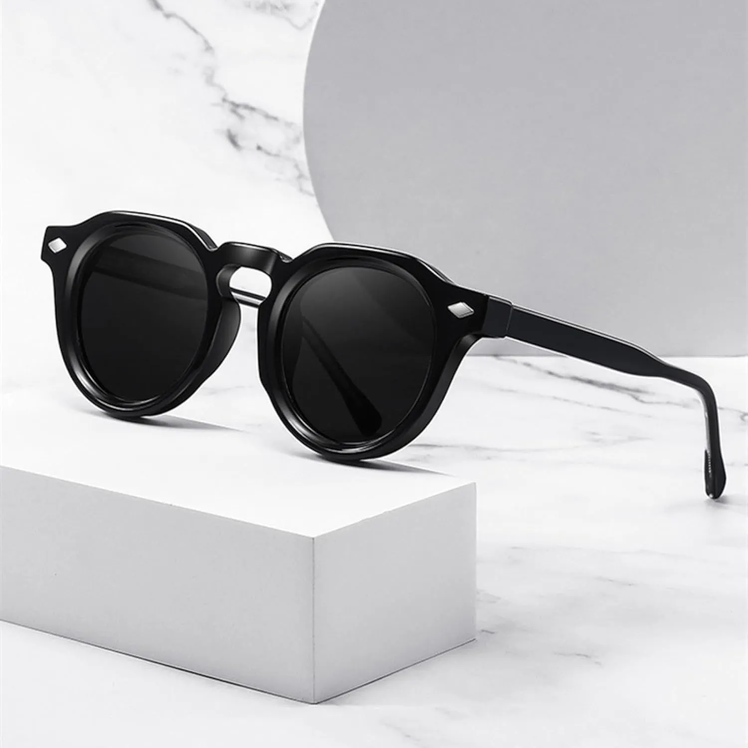 Retro Round Women Luxury Sunglasses Fashion Uv400 Men Trending Rivets Punk