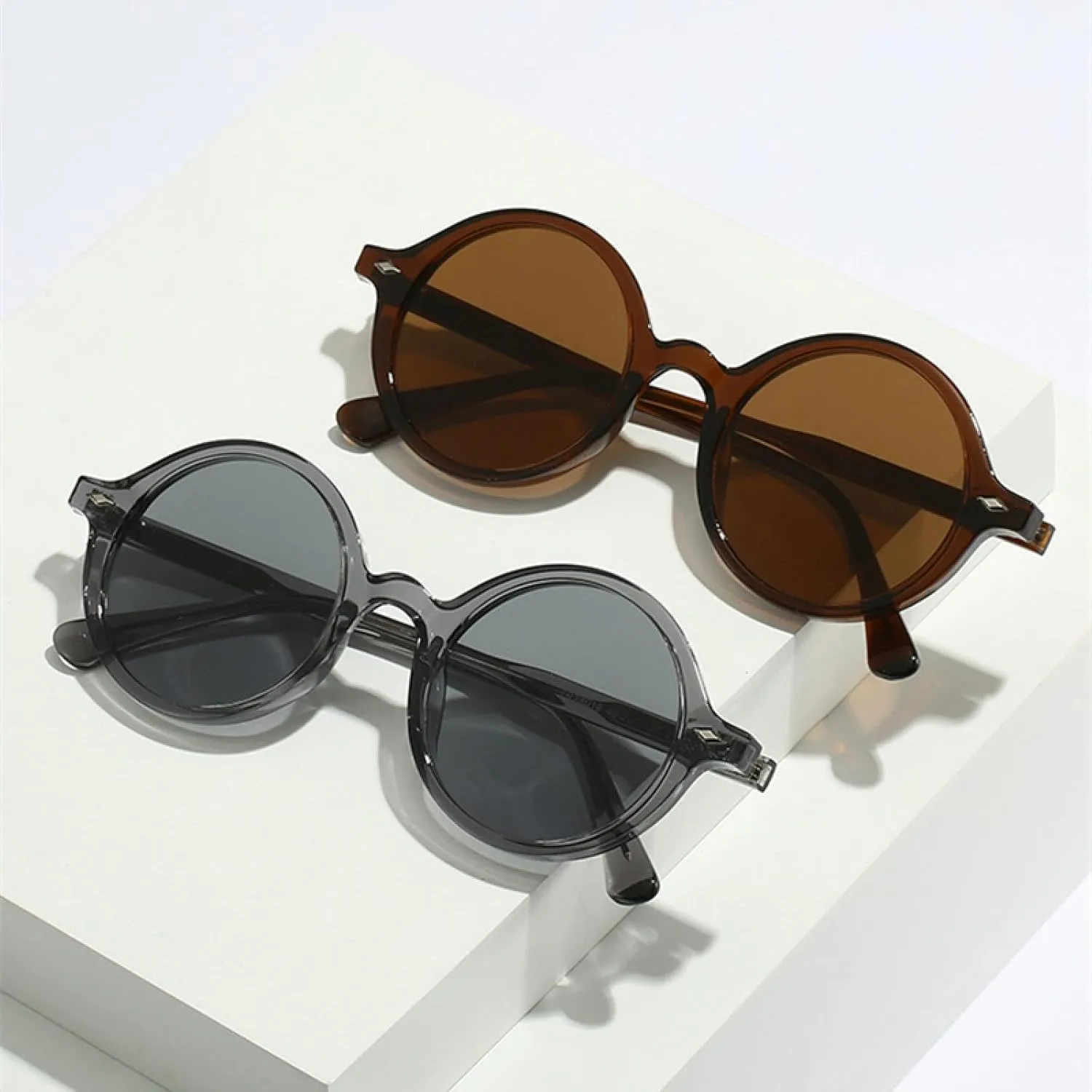 Round Women Sunglasses Fashion Punk Rivets Men Uv400